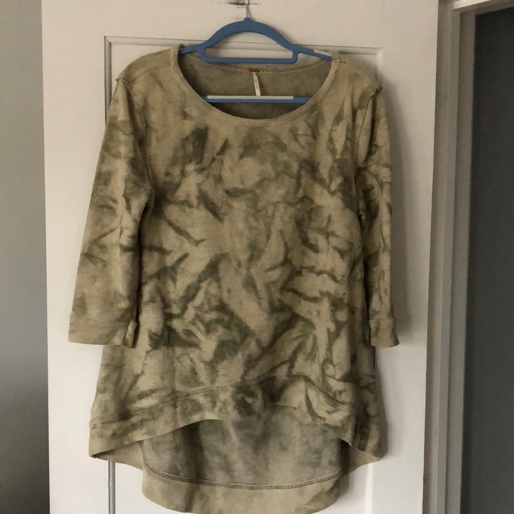 Free People workout top. Size small. Can fit‎ to large. Green swirl. EUC
